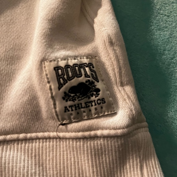 ROOTS brand girls cropped sweatshirt sz 7-8 - Picture 6 of 8